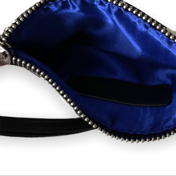 Zebra Print Black And White Express Change Purse Clutch With Zipper And Wristlet - Picture 4 of 5